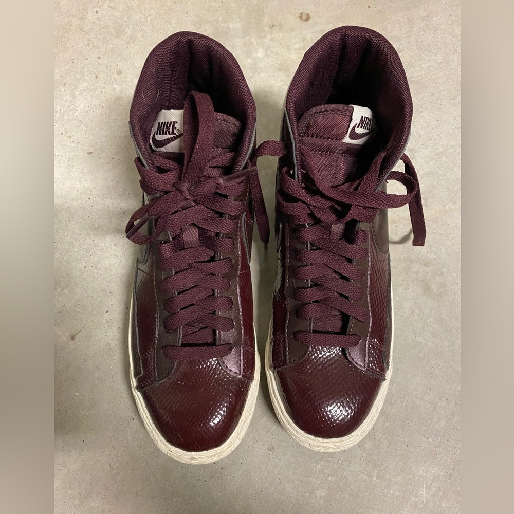 Nike Women’s 7.5 Blazer Mid Leather Purple Premium Snake Print Sneaker